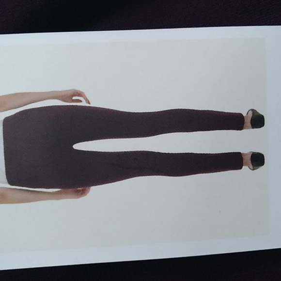 DKNY SIZE SMALL - Picture 2 of 9